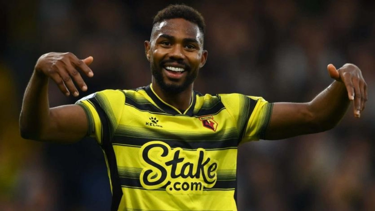 Emmanuel Dennis, nuevo objetivo del Manchester United para su delantera