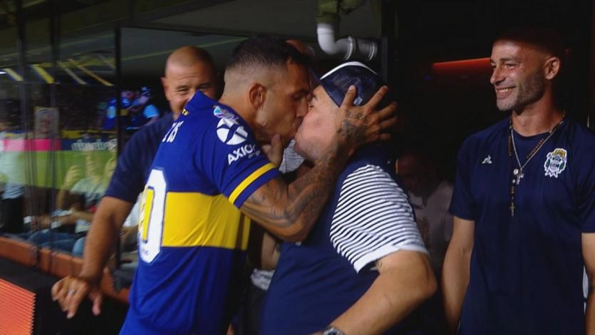 Un beso para la historia.