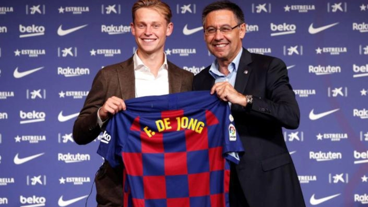 Estudian la posible ilegalidad en el contrato de De Jong con Bartomeu / Cadenaser.com