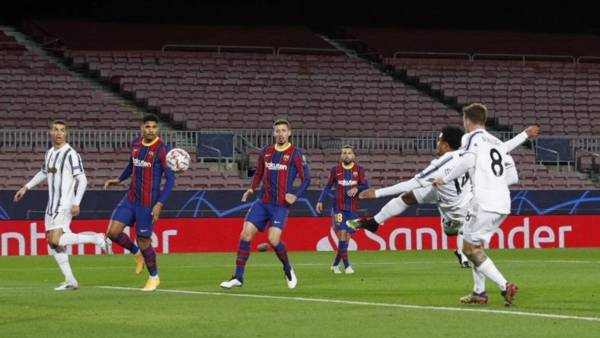 Foto Análisis | Los errores del Barcelona en el gol de Weston McKennie