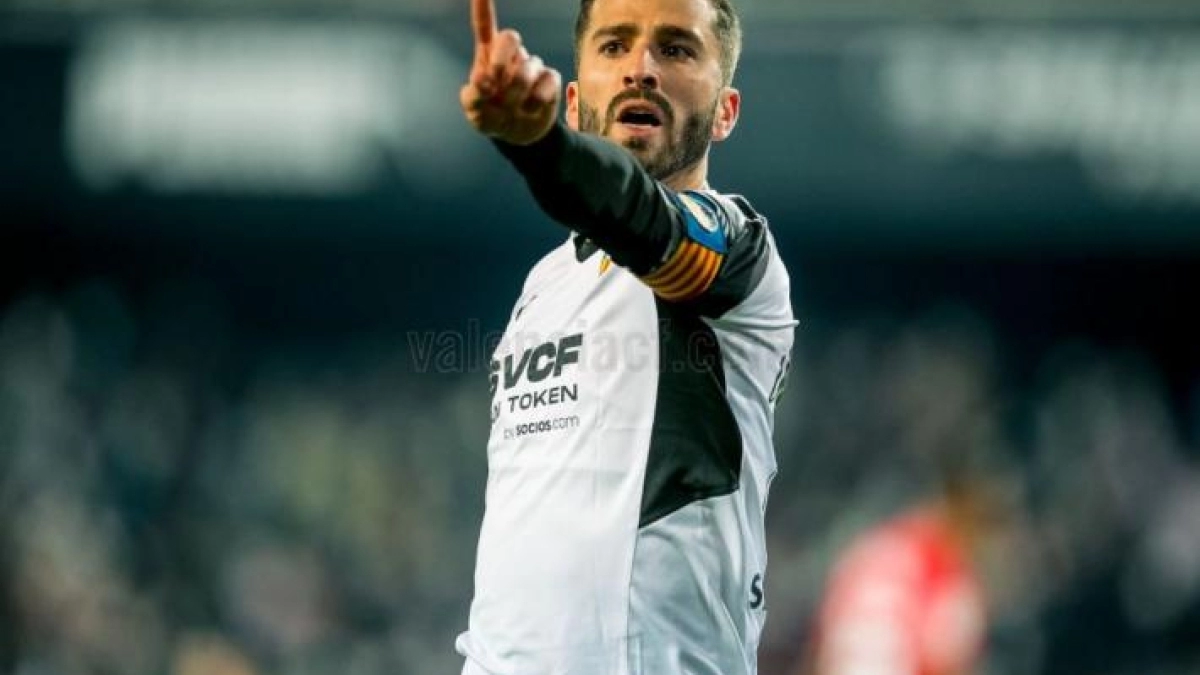 El Valencia elige al reemplazante de Gayá para la próxima temporada