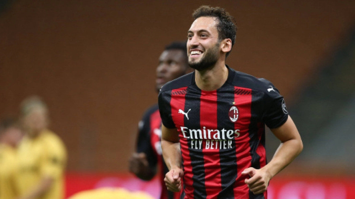 "Calhanoglu se le resiste al Milán y piensa en Inglaterra./ Foto: Transfermarkt"