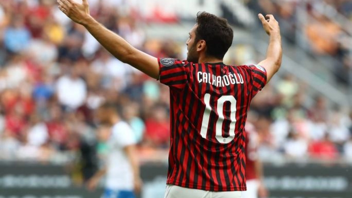 Comienza la puja por Hakan Calhanoglu