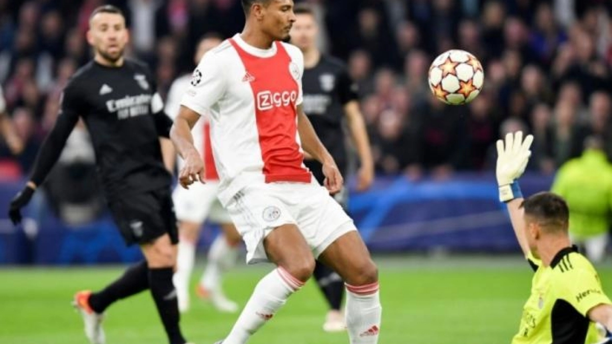 Sébastien Haller a un paso del Ajax