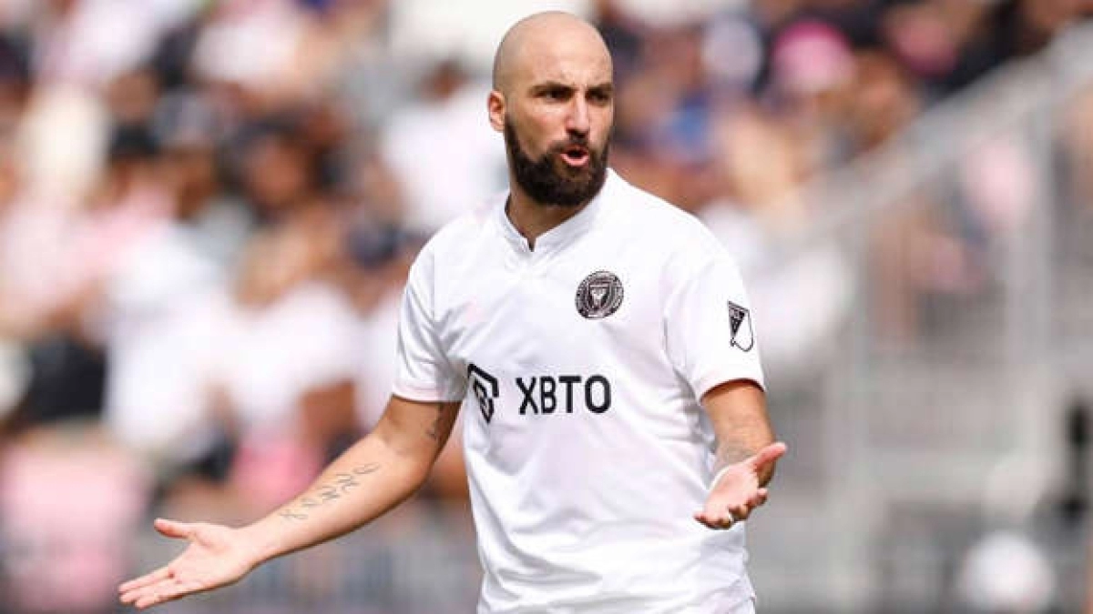 Higuaín cierra de golpe la puerta del regreso a Argentina