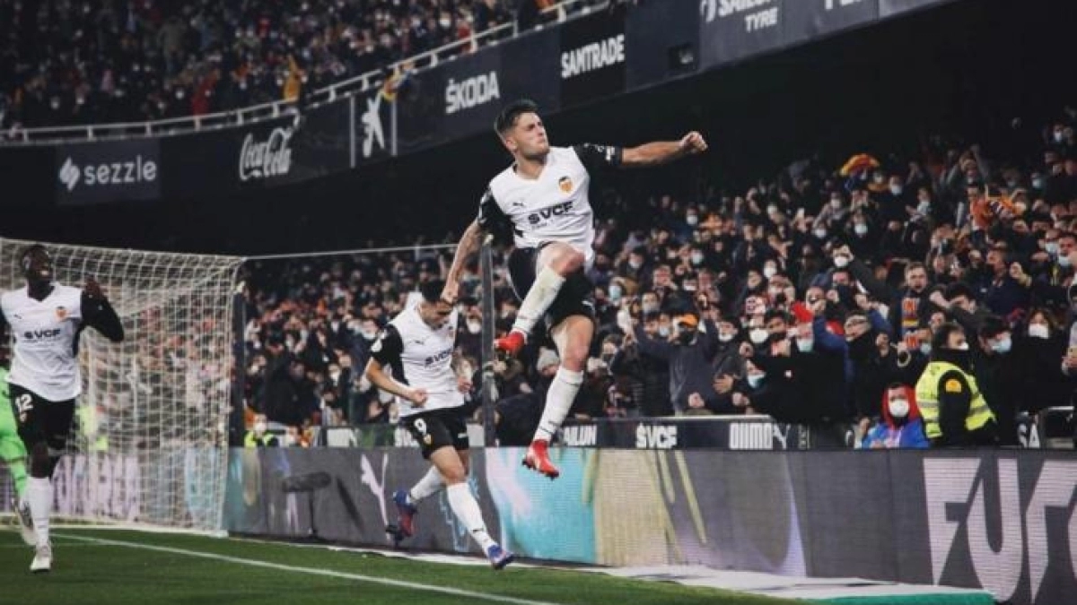El Valencia ejecutará la opción a compra de Hugo Duro