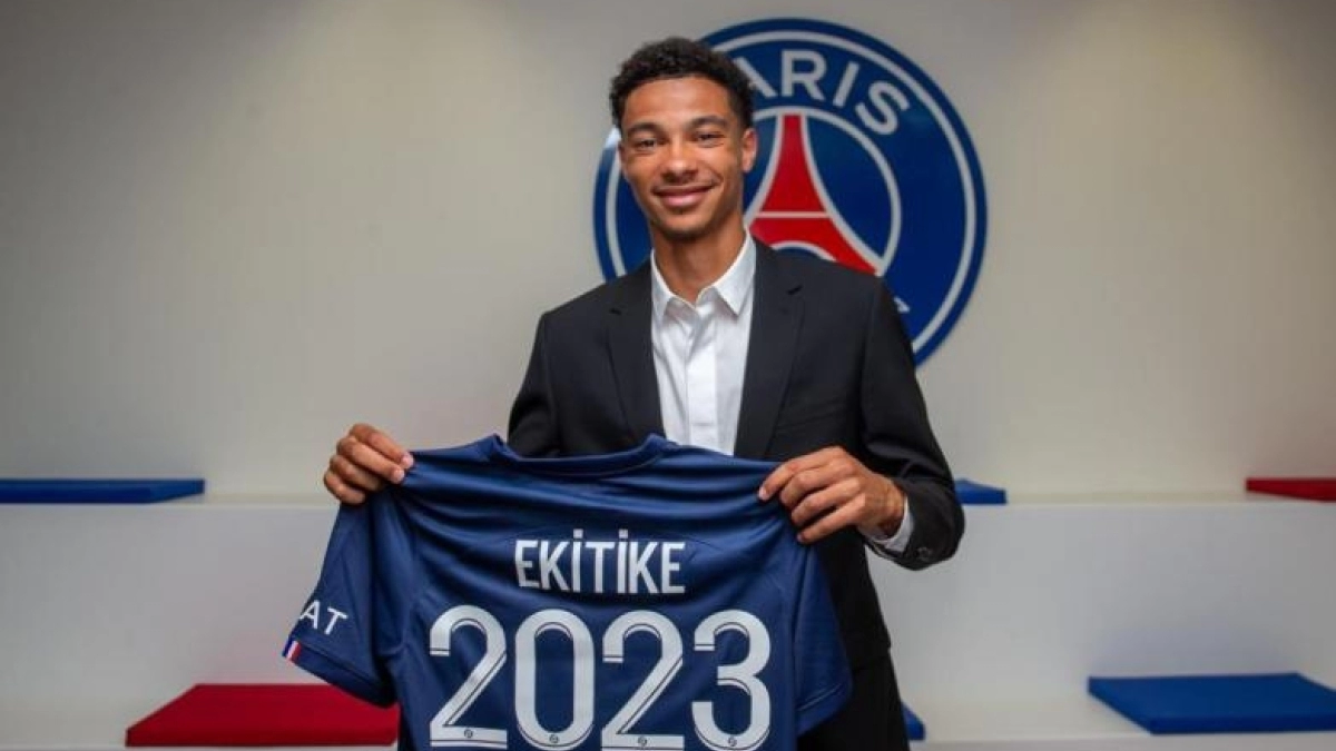 OFICIAL: Hugo Ekitike, nuevo jugador del PSG
