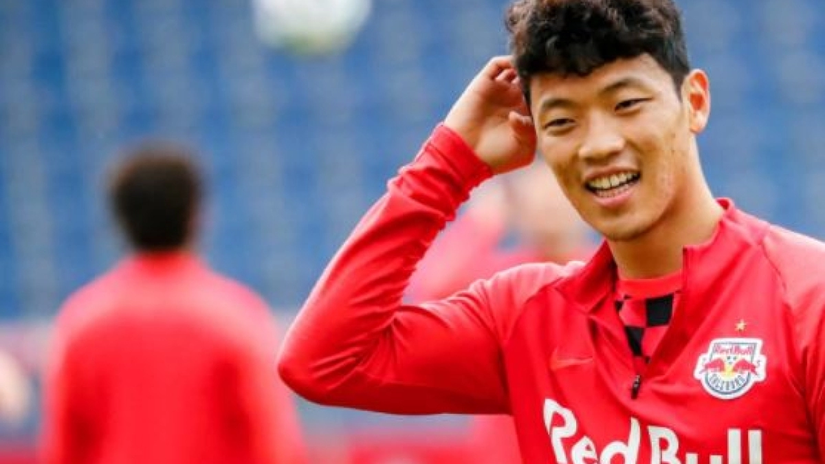 El West Ham sigue buscando un delantero top y preguntó por Hwang-Hee Chan  "Foto: Bundesliga"