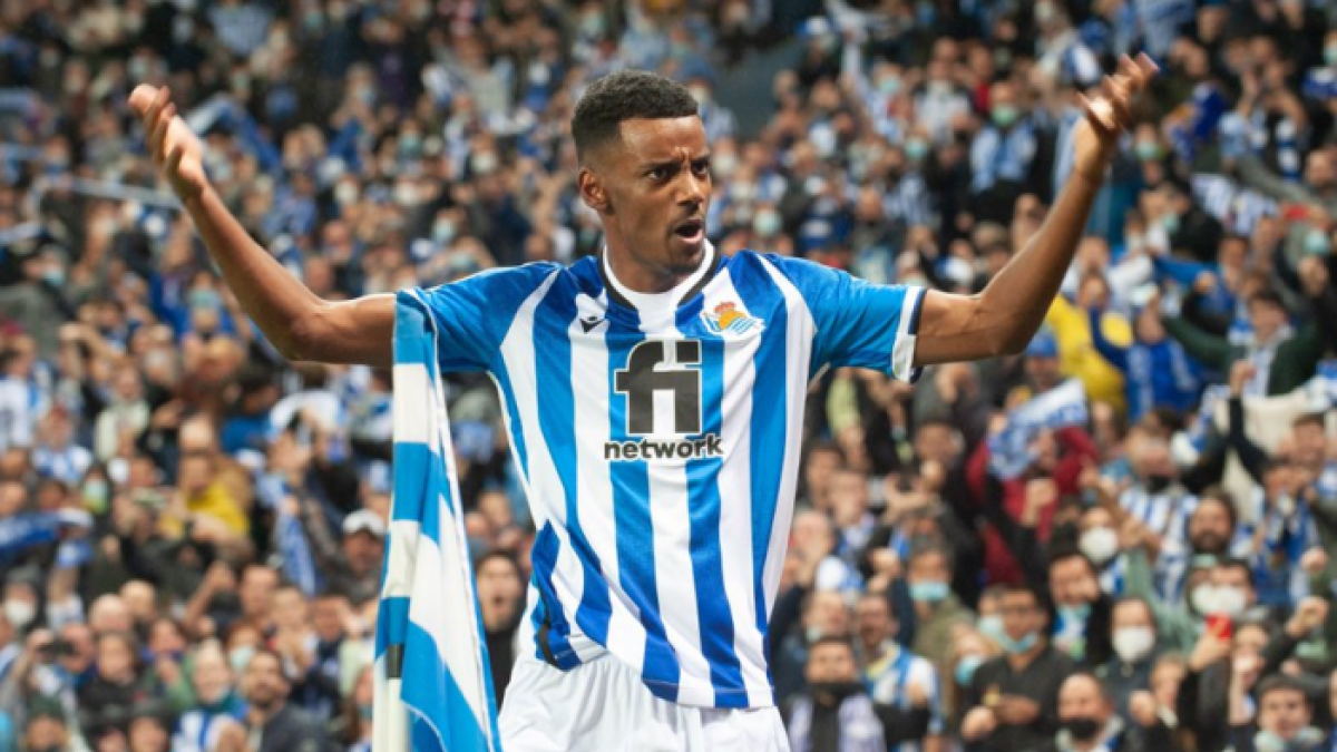 Los 3 fichajes que debe hacer la Real Sociedad con la venta de Isak