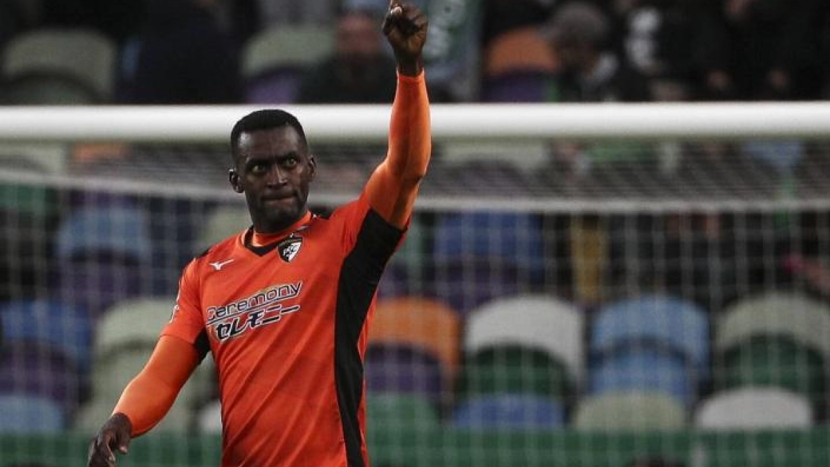 Se retira del fútbol Jackson Martínez. Foto: asquinas.fr