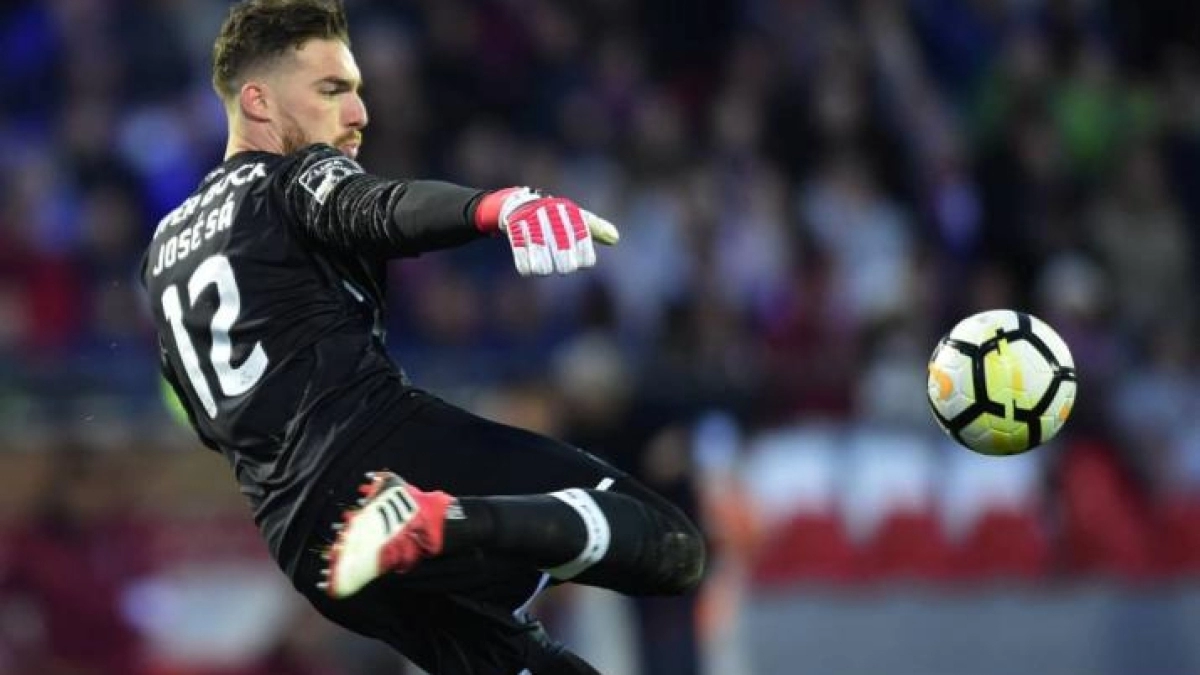 Se complica la llegada de José Sá al Betis | El País