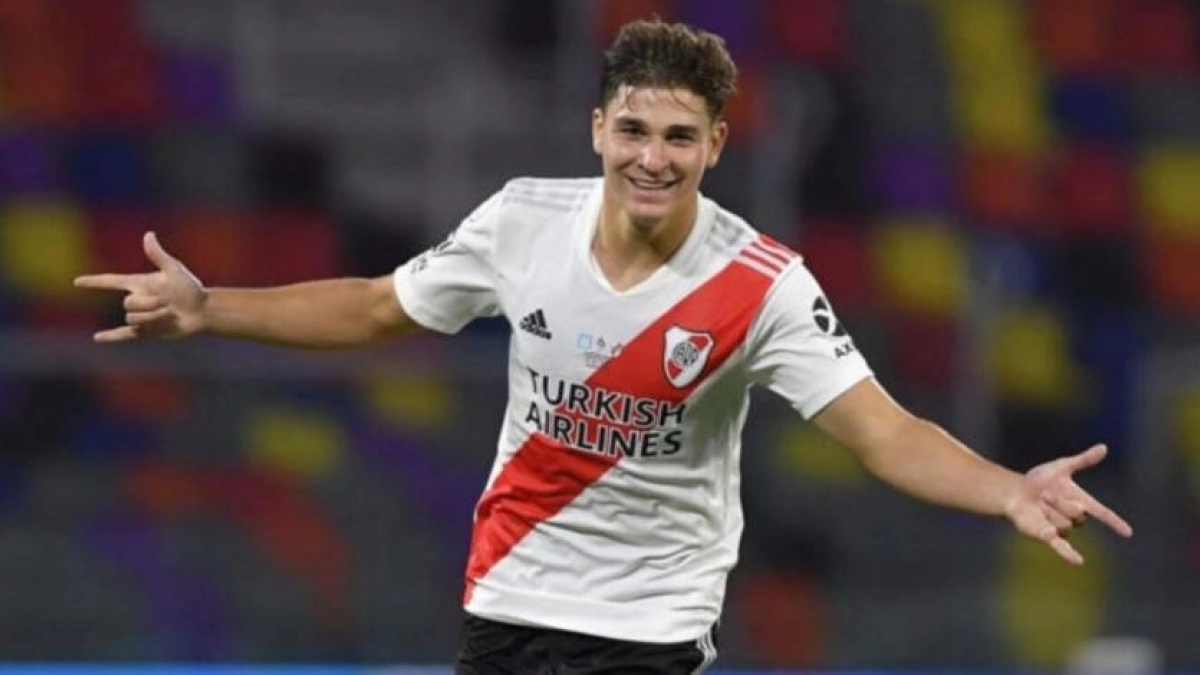 El delantero argentino podría seguir vistiendo la elástica de River. Foto: Marca
