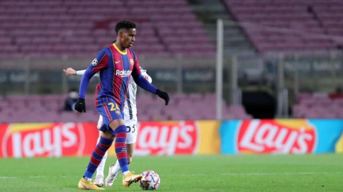 Dos clubes de la Premier League ponen sus ojos sobre Júnior Firpo. Foto: tbrfootball.com