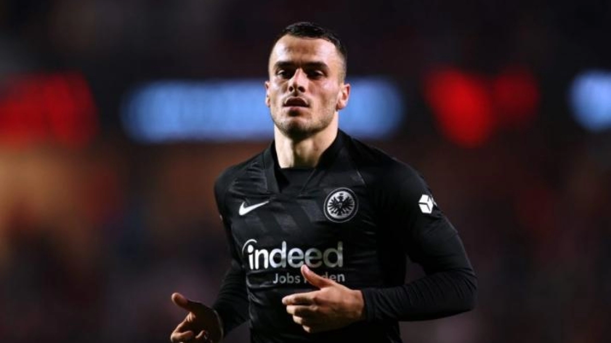 El Eintracht de Frankfurt fija el precio de venta de Filip Kostic