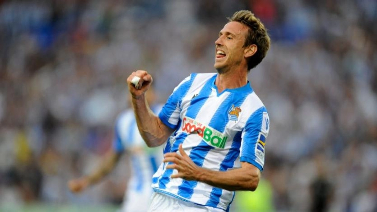 La Real Sociedad ya negocia con Monreal su renovación / Elintra.com