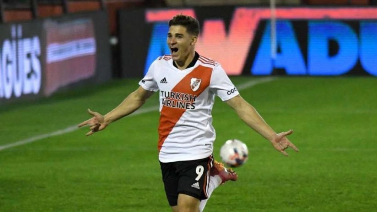 La Fiorentina se fija en Julián Álvarez para suplir a Vlahovic