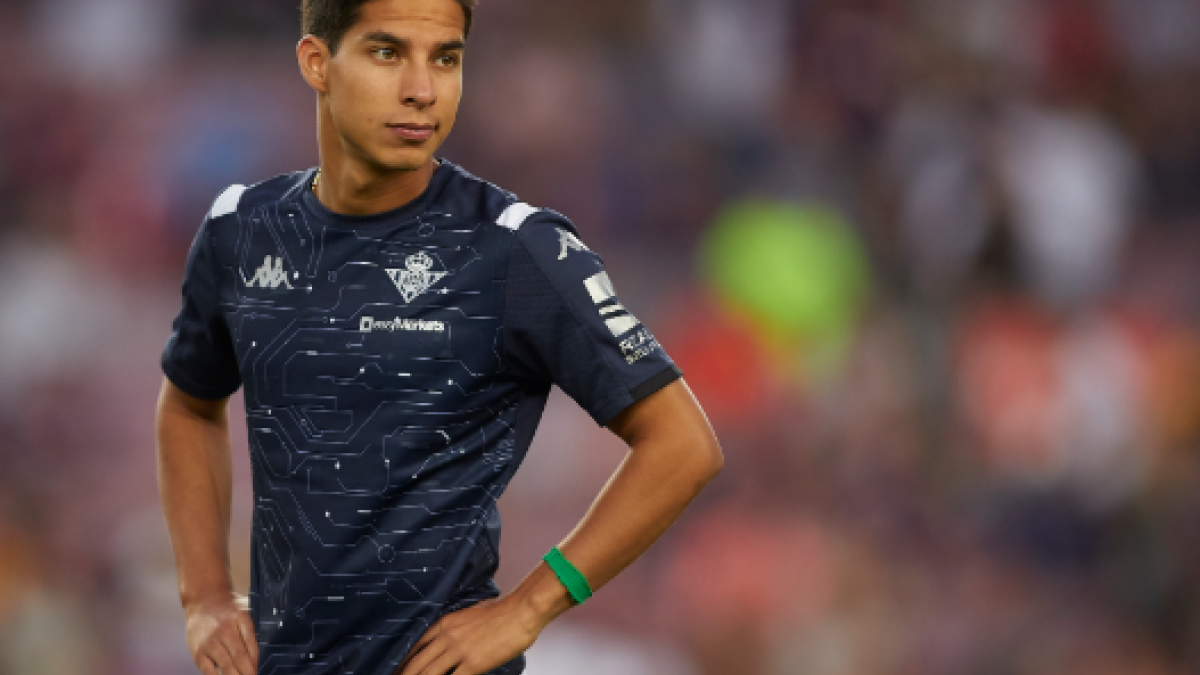 Continúa el calvario de Diego Lainez en el Betis "Foto: Univisión Deportes"