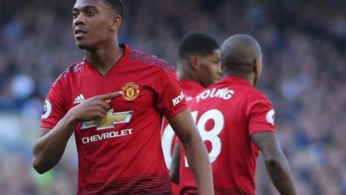 Las dos alternativas que maneja Monchi si Martial no viene al Sevilla / EstadioDeportivo.com