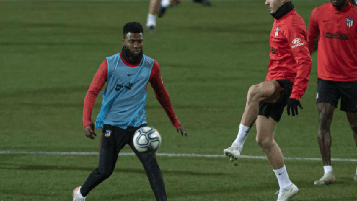 La salida de Lemar, clave en la llegada de un ‘9’ "Foto: Marca"