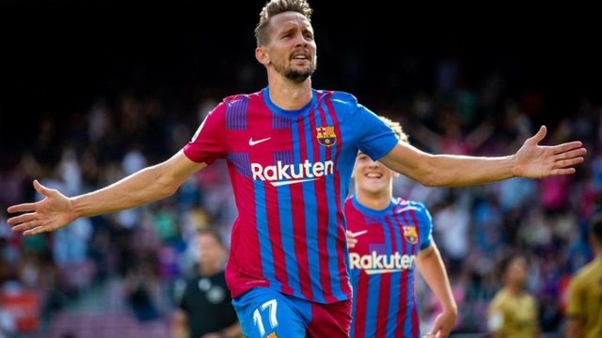 Luuk de Jong, el ariete que está más cerca de llegar al conjunto amarillo. Foto: Getty