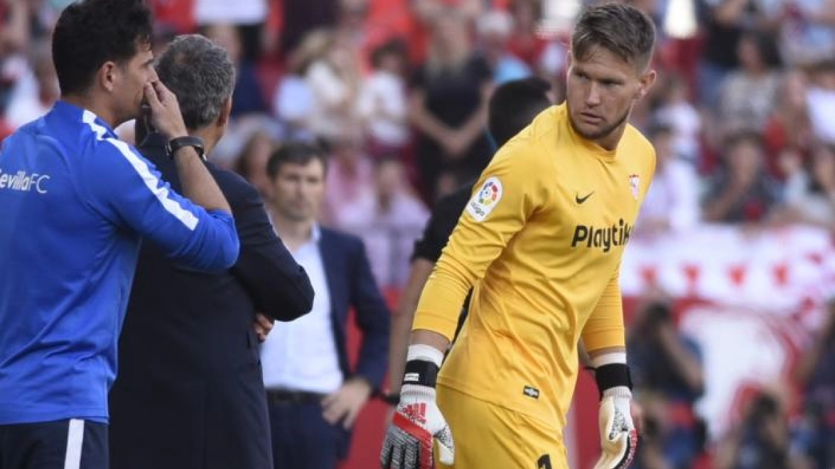Los dos clubes de la Liga que buscan convencer a Vaclik / Sevillafc.es