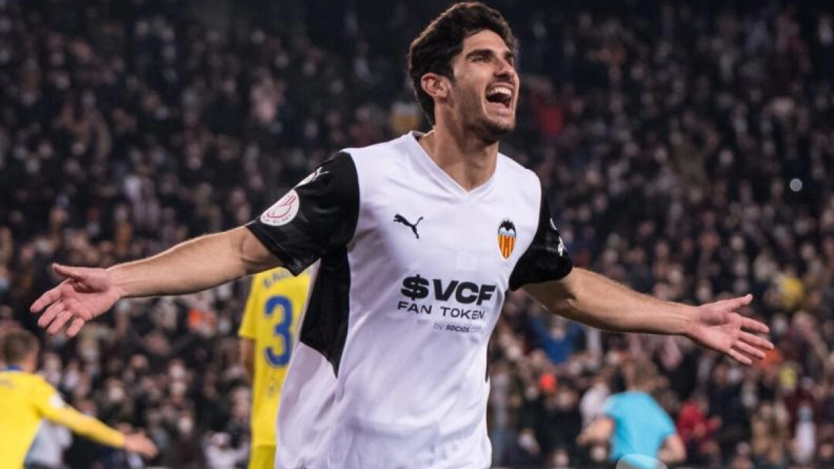 Los dos equipos que quieren fichar a Gonçalo Guedes / Blanquinegres.com