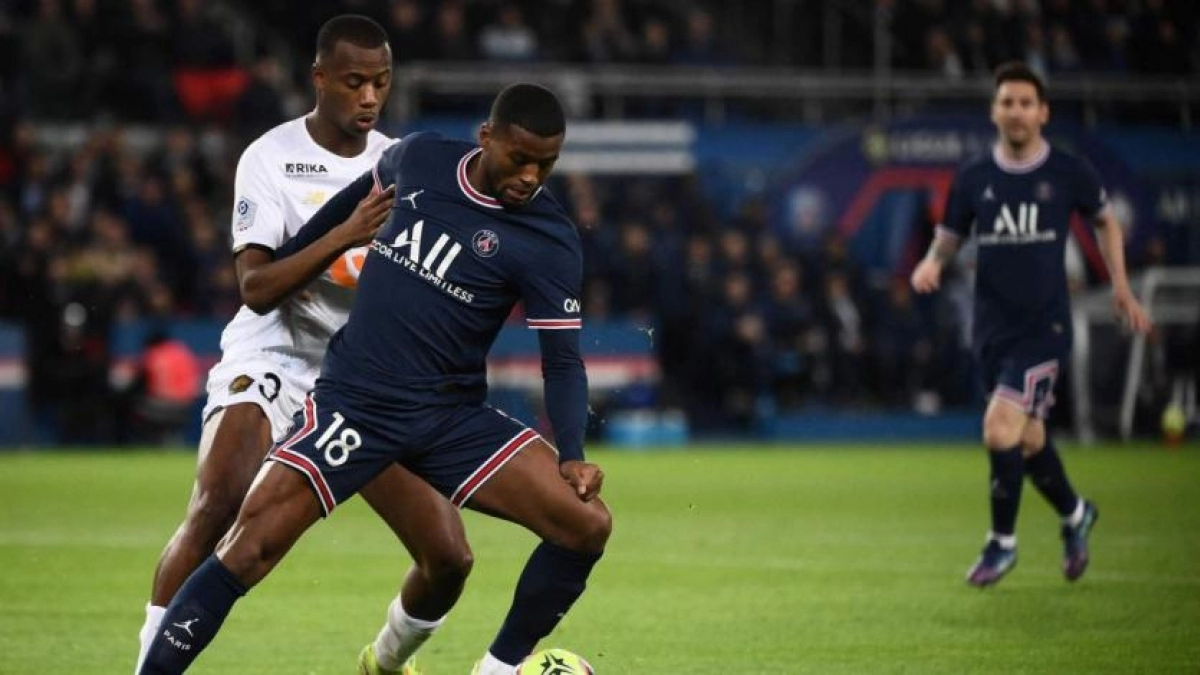 El jugador holandés podría salir del club parisino en enero. Foto: Getty