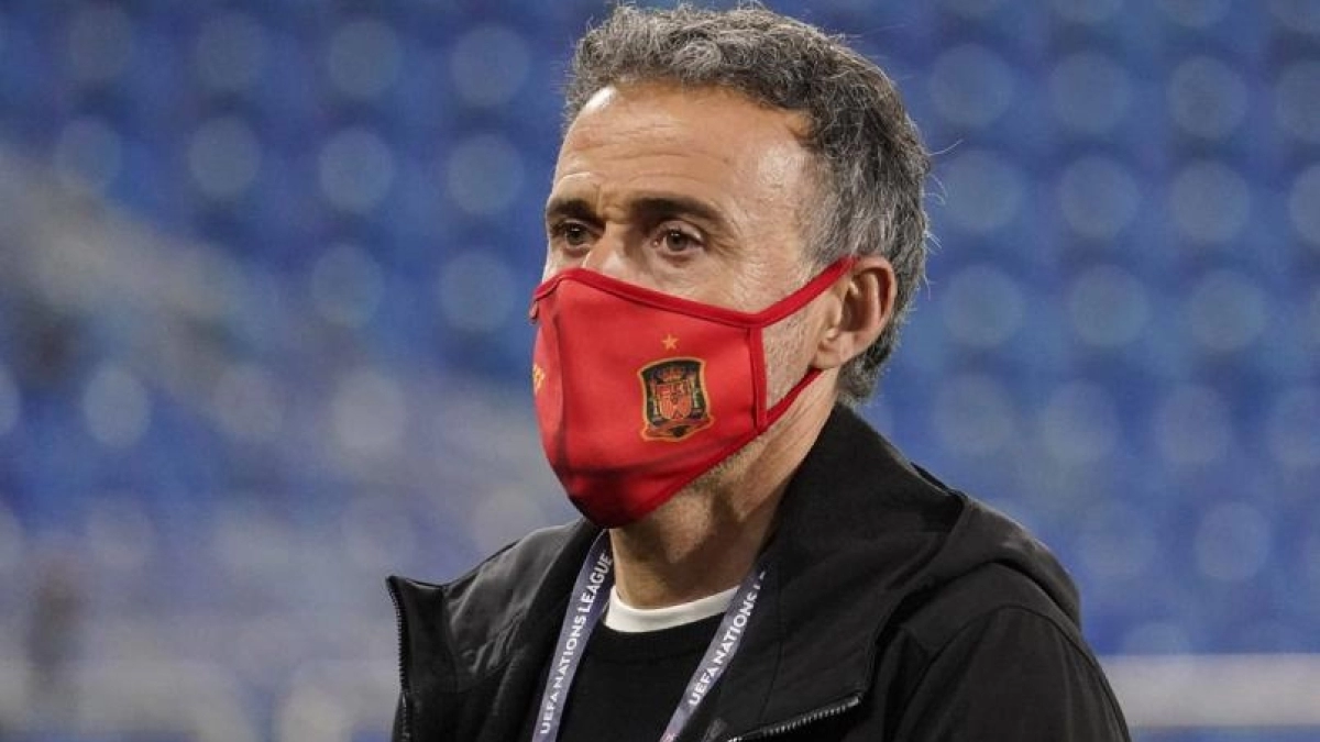 Los inventos  y errores de Luis Enrique complican a España