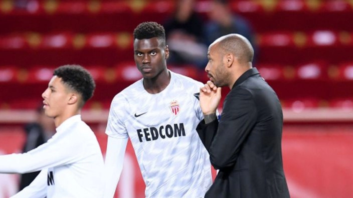 El Real Madrid hace un negocio de futuro con Badiashile. Foto: Grada3