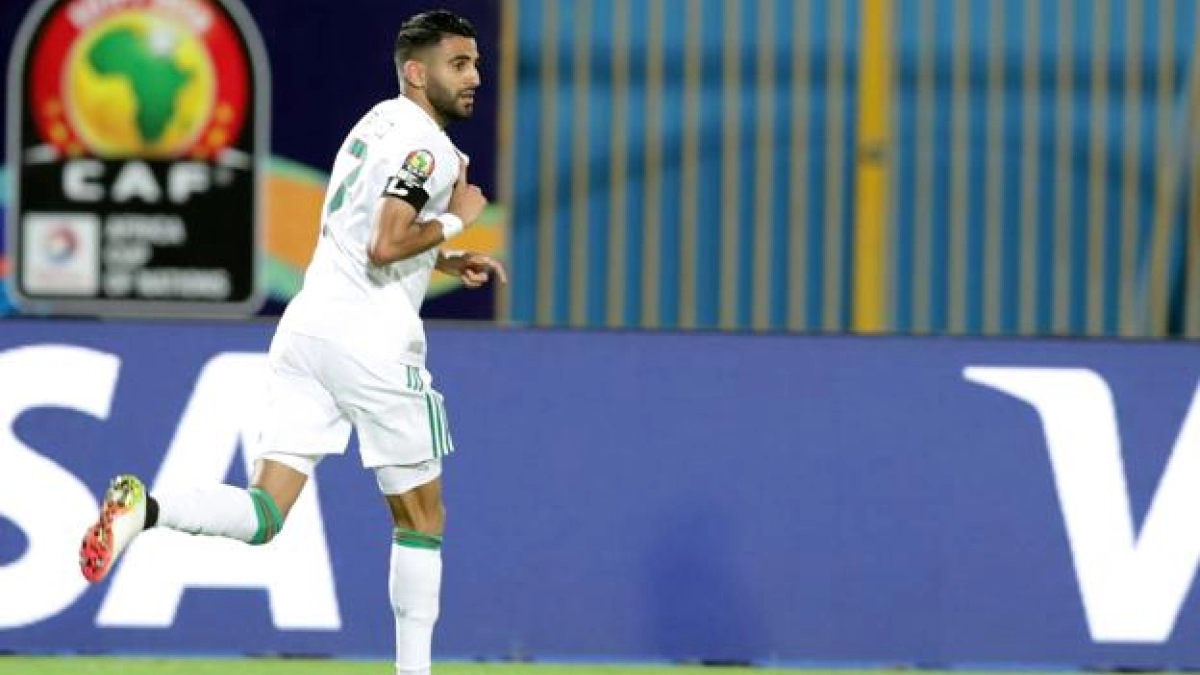 Mahrez puede salir del City en verano, estos tres equipos le siguen muy de cerca.