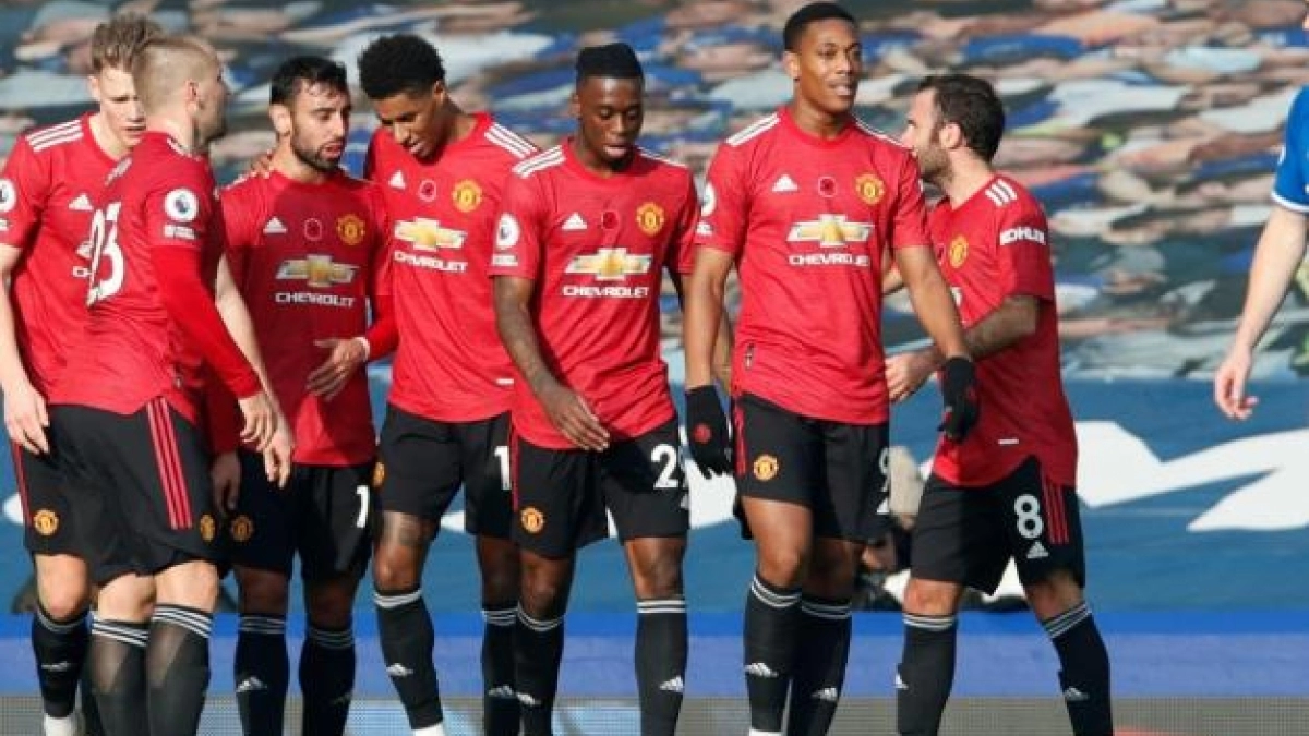 El Manchester United va con todo por dos jóvenes superestrellas 