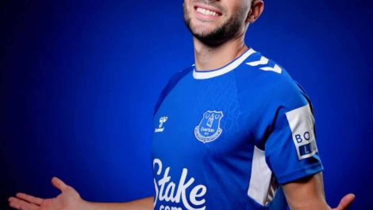 OFICIAL: Neal Maupay, nuevo jugador del Everton
