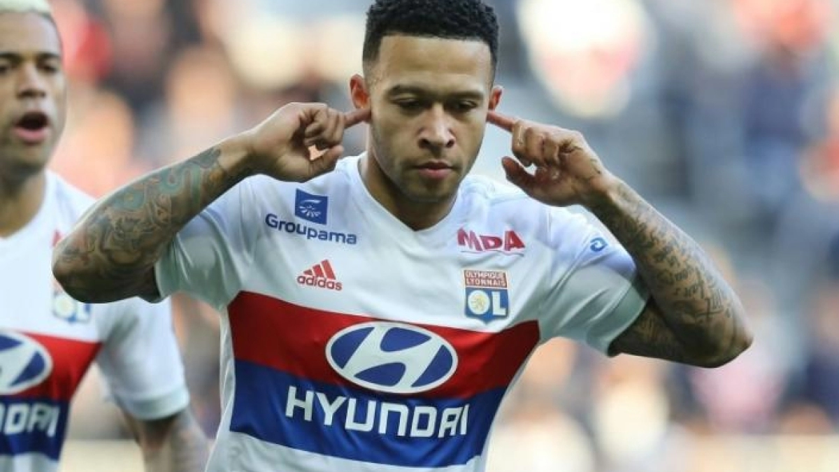 Memphis Depay se aleja del Barcelona / Besoccer.com