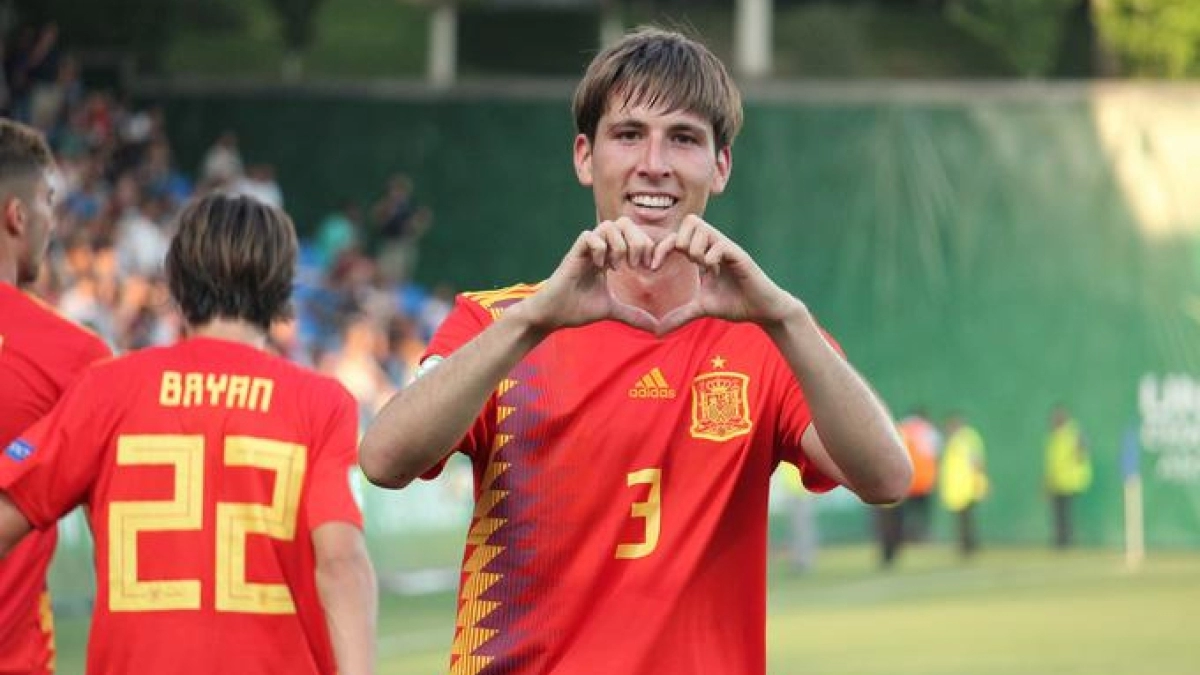 Miranda, prioridad para el carril zurdo del Betis / Eldesmarque