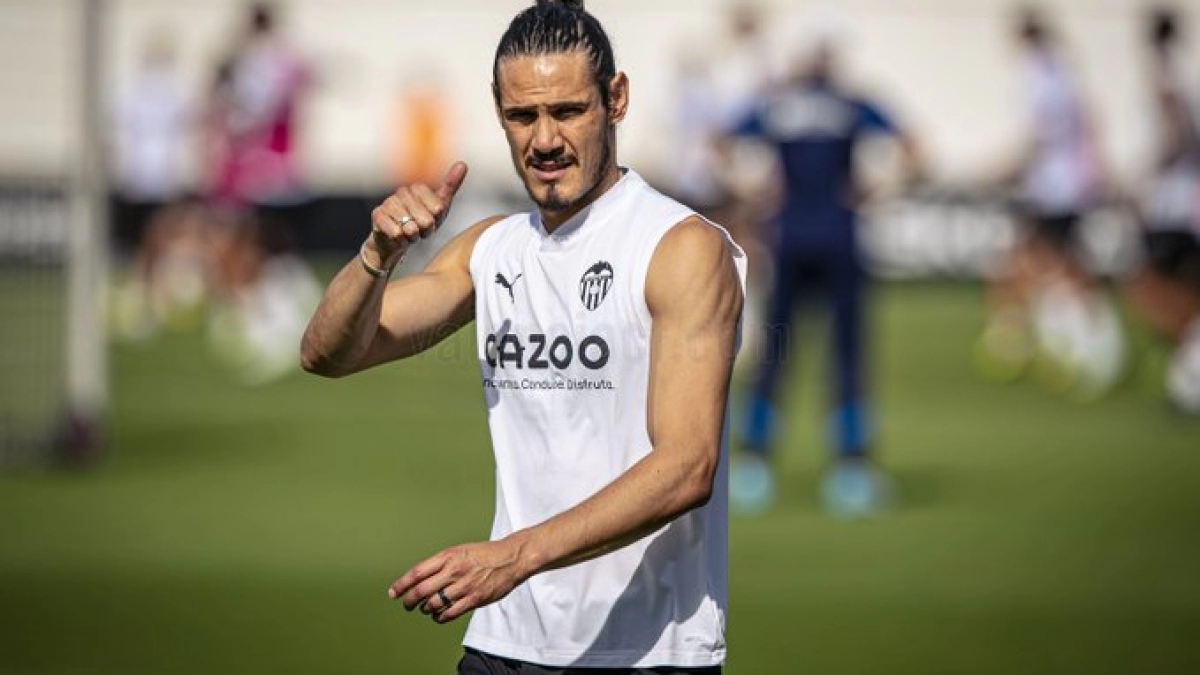 Edinson Cavani se estrenará en LaLiga con el conjunto ché. Foto: @valenciacf
