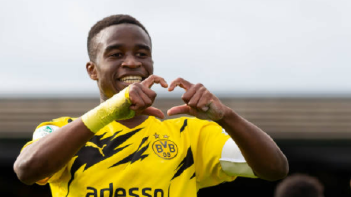 "Los impresionantes números de Moukoko con el Borussia Dortmund sub-19. Foto: Getty Images"