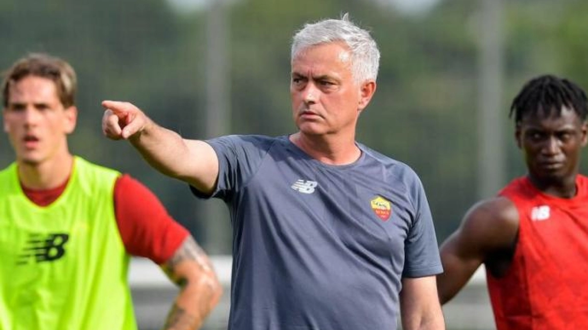 José Mourinho ya tiene atado a su nuevo lateral izquierdo en la Roma. Foto: Getty