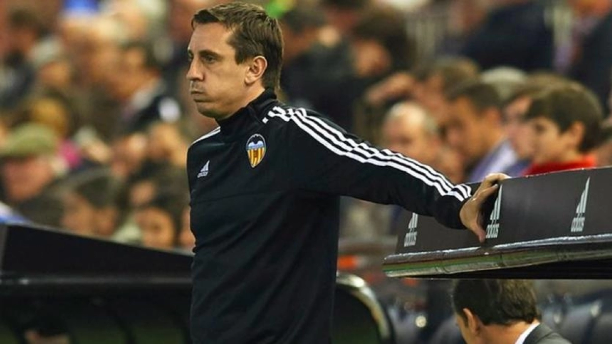 La vergüenza de Gary Neville en el Valencia. Foto: Golsmedia