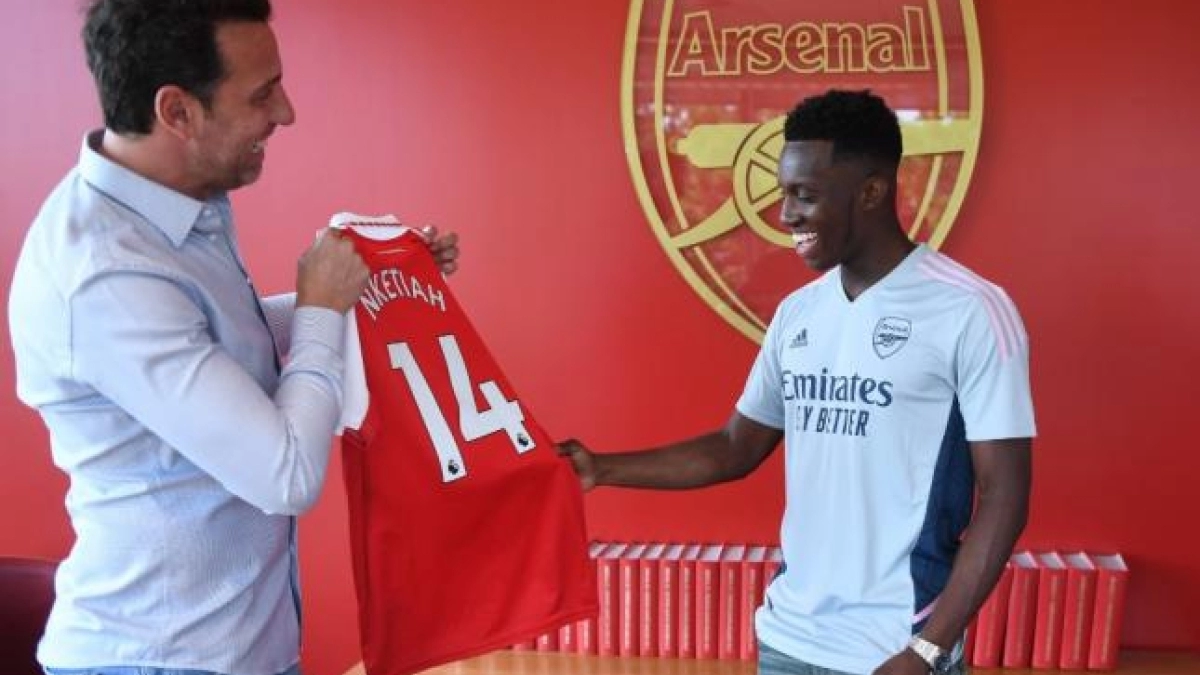 OFICIAL: Eddie Nketiah renueva con el Arsenal