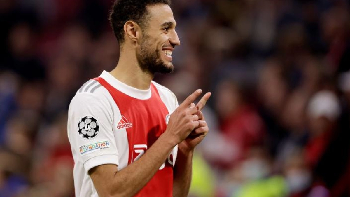 Noussair Mazraoui dice sí al FC Barcelona