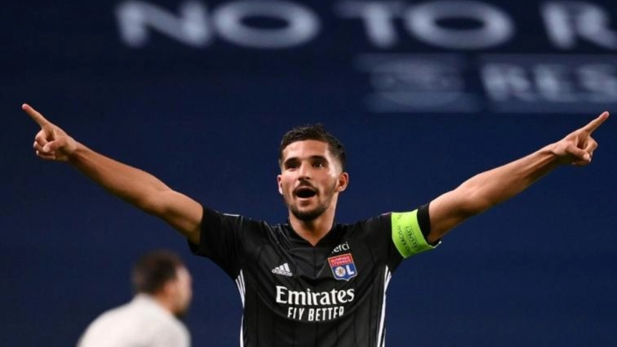 Houssem Aouar vuelve a sonar para acabar en la Premier League. Foto: Getty