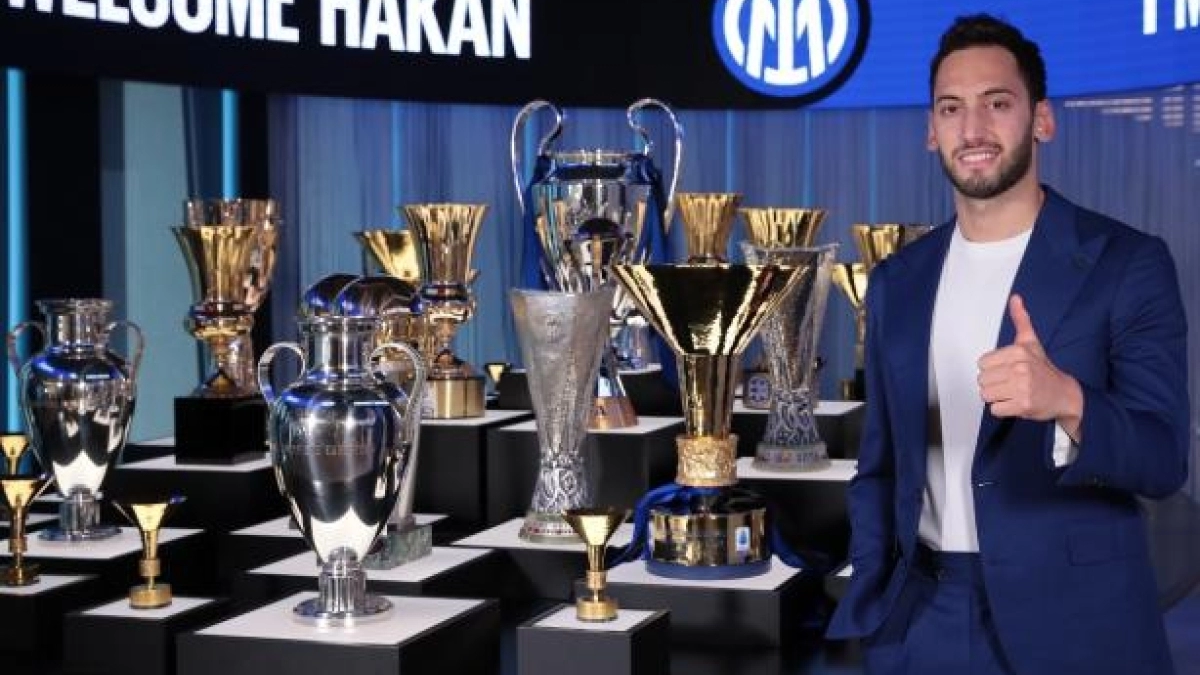 OFICIAL: Hakan Calhagonlu, nuevo fichaje del Inter de Milán