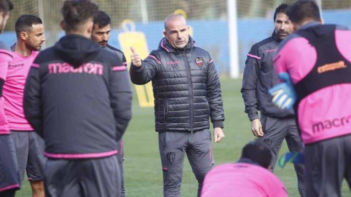 Paco López pide la renovación de Morales con el Levante