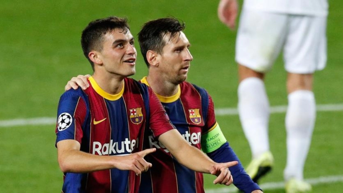 Pedri pide paso en el ataque del Barça