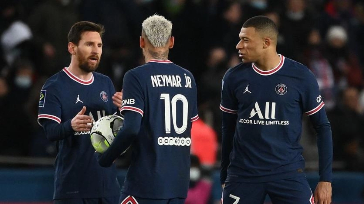 REVOLUCIÓN EN PARÍS: Los 3 fichajes con los que el PSG quiere renovar el proyecto