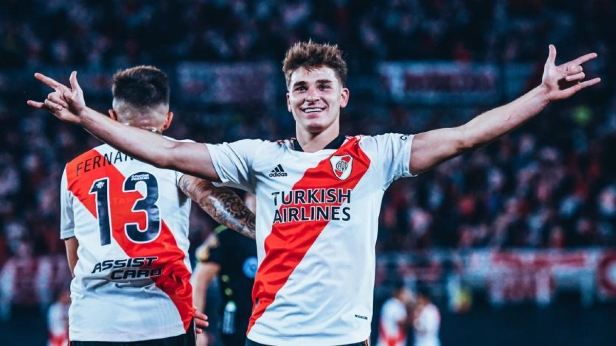 Julián Álvarez seguirá cedido en River Plate. Foto: Getty