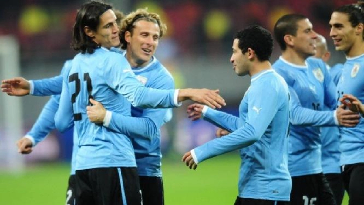 Forlán avala el fichaje e Cavani