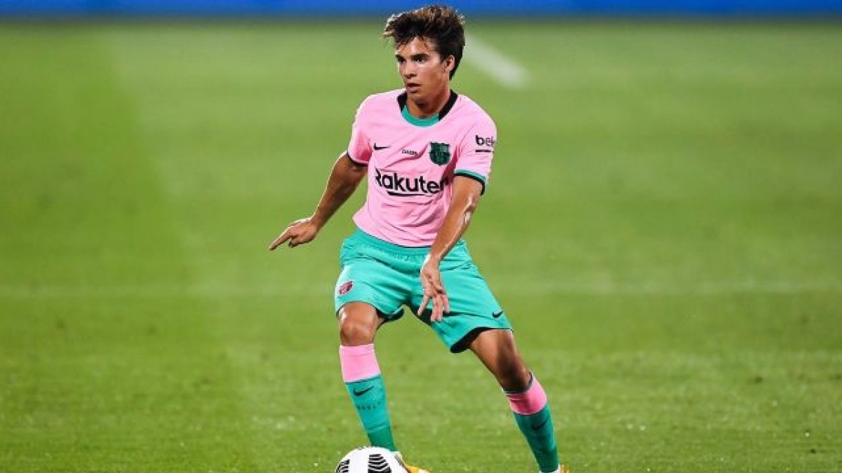 Riqui Puig, en el once joven del Barça