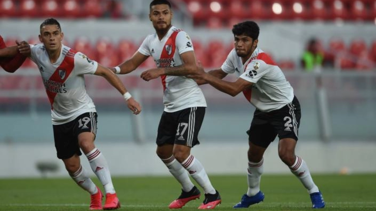 El Betis tiene en la mira a tres centrales sudamericanos 