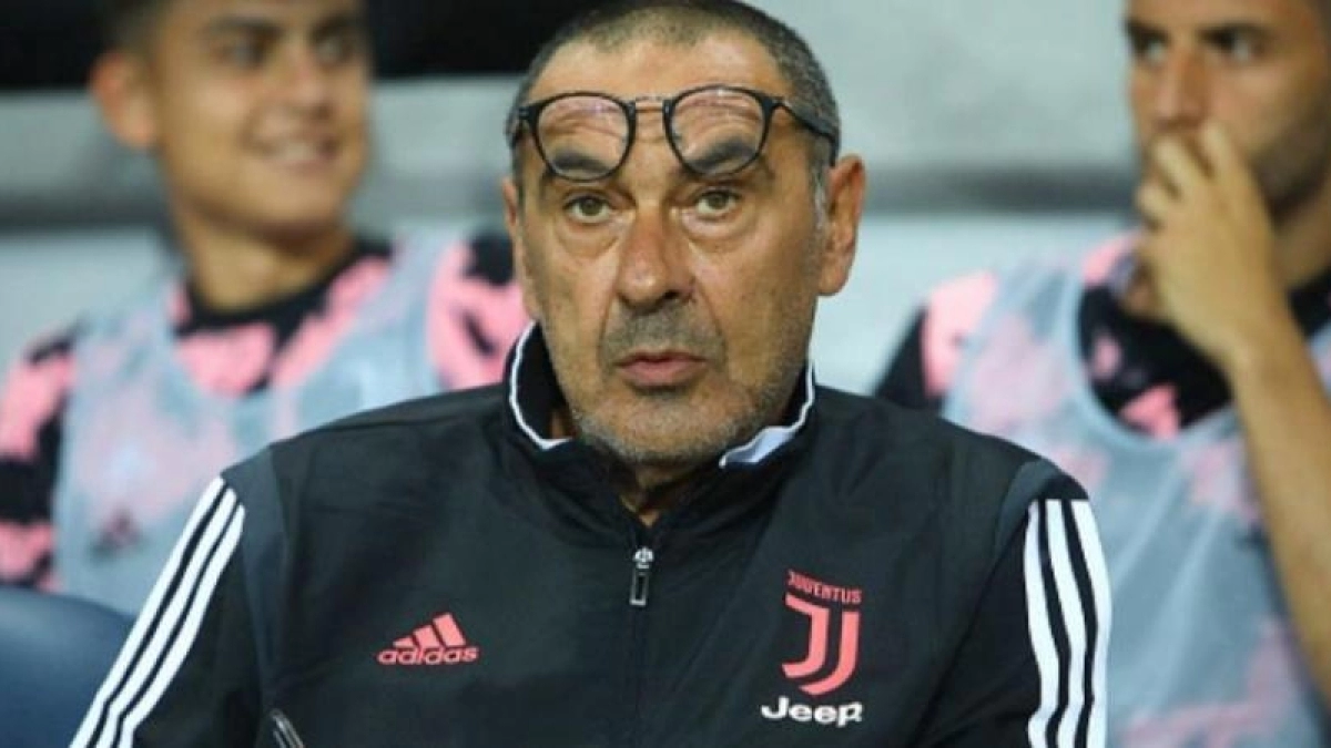 Sarri podría volver a los banquillos tras su despido de la Juventus / Futbolred.com